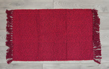 Red and black speck Fringe Under-Mat
