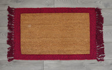 Red and black speck Fringe Under-Mat