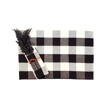 Black & white checkered Under-mat