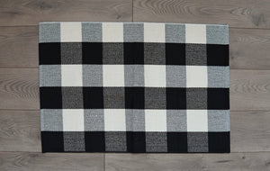 Black & white checkered Under-mat